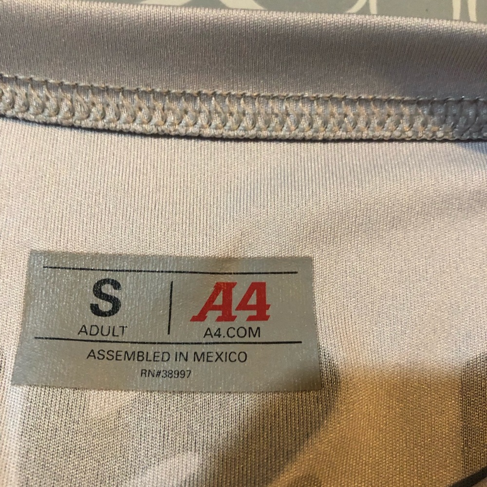 A4 shirt never worn size S - Picture 3 of 3